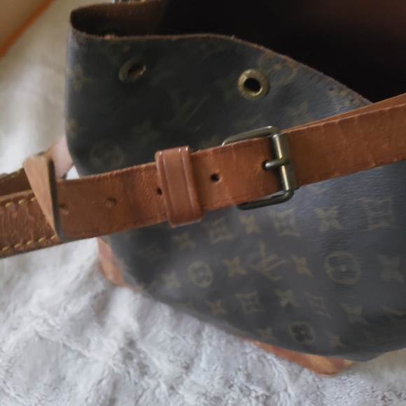 LV mono bucket bag - Picture 9 of 11